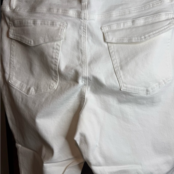 Judy Blue 20W “Aruroa Weekender”White Denim Pants - Picture 9 of 13